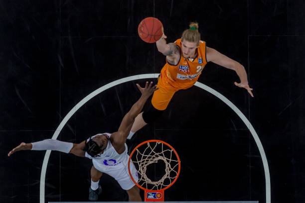 他们最终成 他们最终成